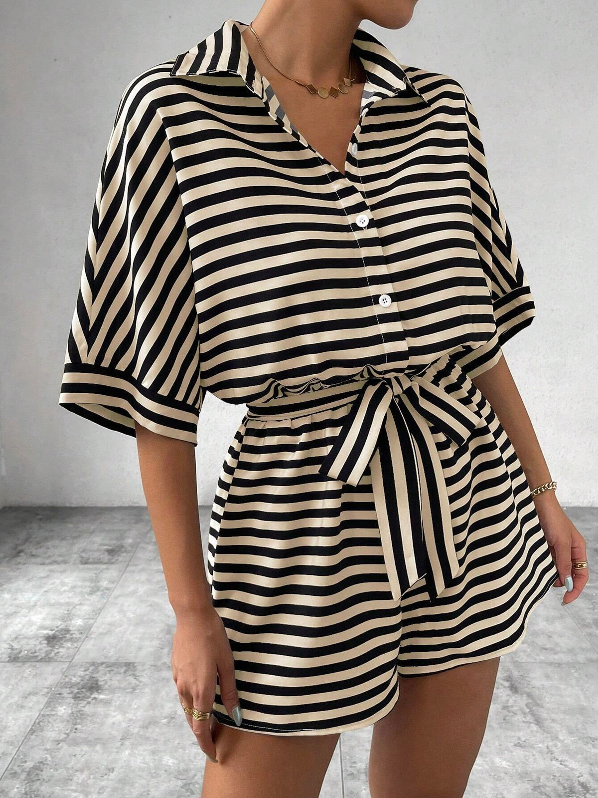 Mono Short de Rayas Estilo Cárdigan