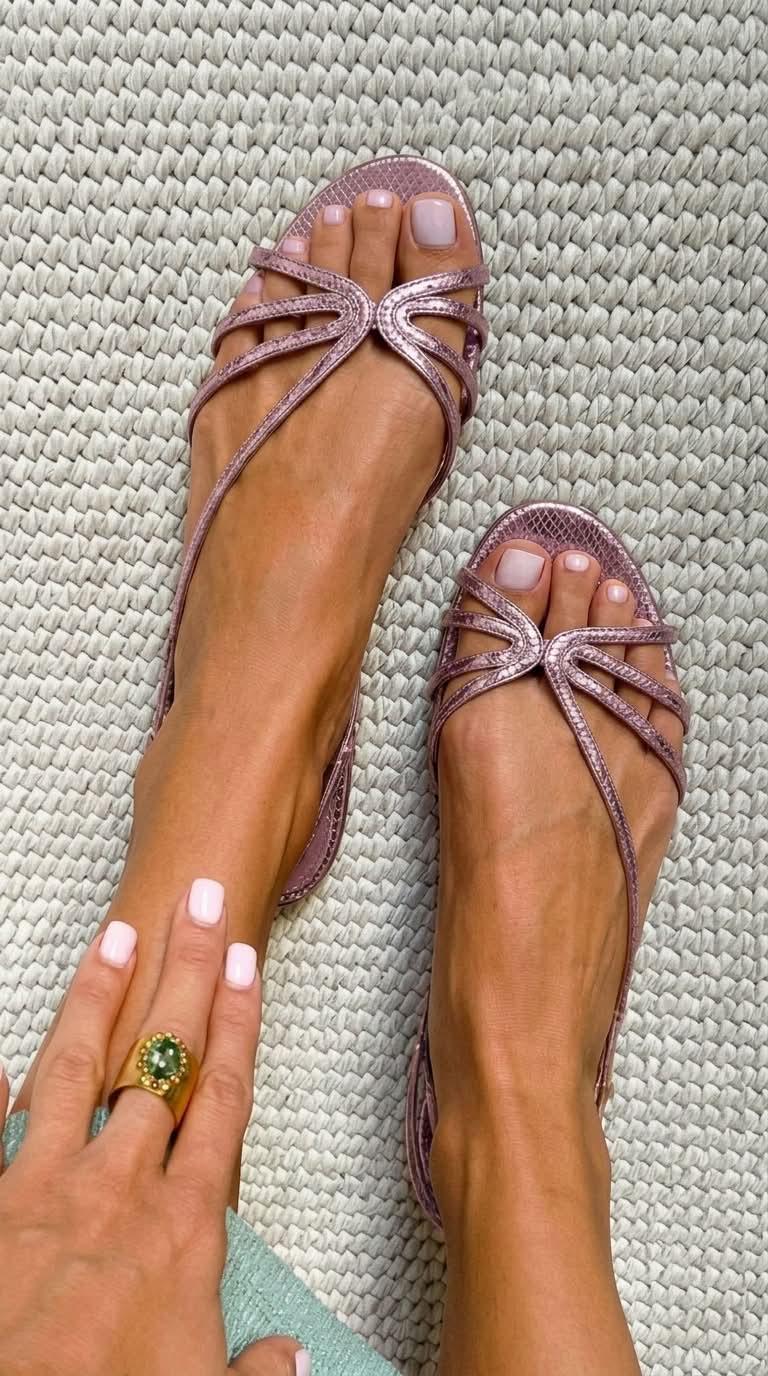 Sandalias Metalizadas: Elegancia y Comodidad en Cada Paso