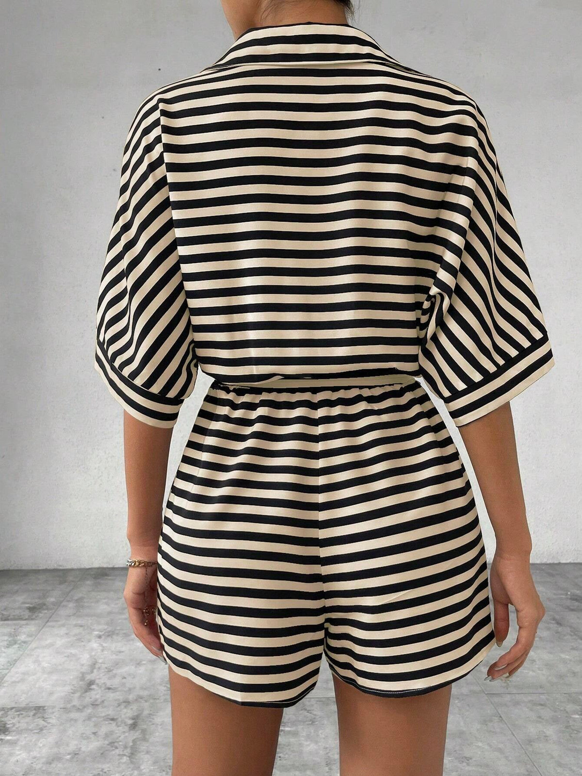 Mono Short de Rayas Estilo Cárdigan